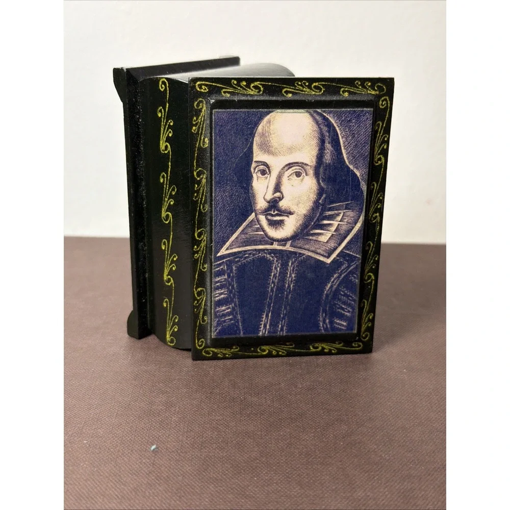 Vintage Russian Lacquer William Shakespeare Portrait Trinket Box Rare Keepsake